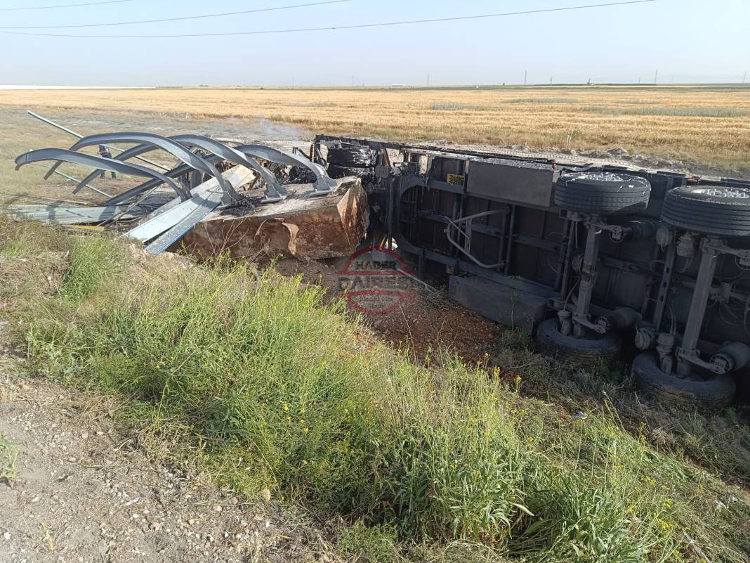 Konya’da feci kaza! TIR alev alev yandı, sürücü öldü 13